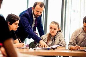 Cengiz Demirtaş ders işliyor