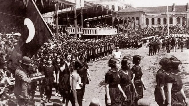 Türkiye Cumhuriyeti’nin Doğuşu ve Gelişimi, Tarihsel Kökenleri, İlkeleri ve Gelecek Vizyonu 17 2020 10 cumhuriyet bayrami toren - kolej idea